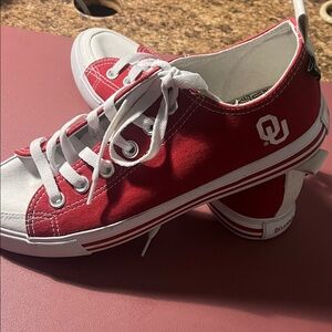 💁‍♀️WOMENSOklahoma Sooners Red Canvas Low-Top Sneakers NWOT